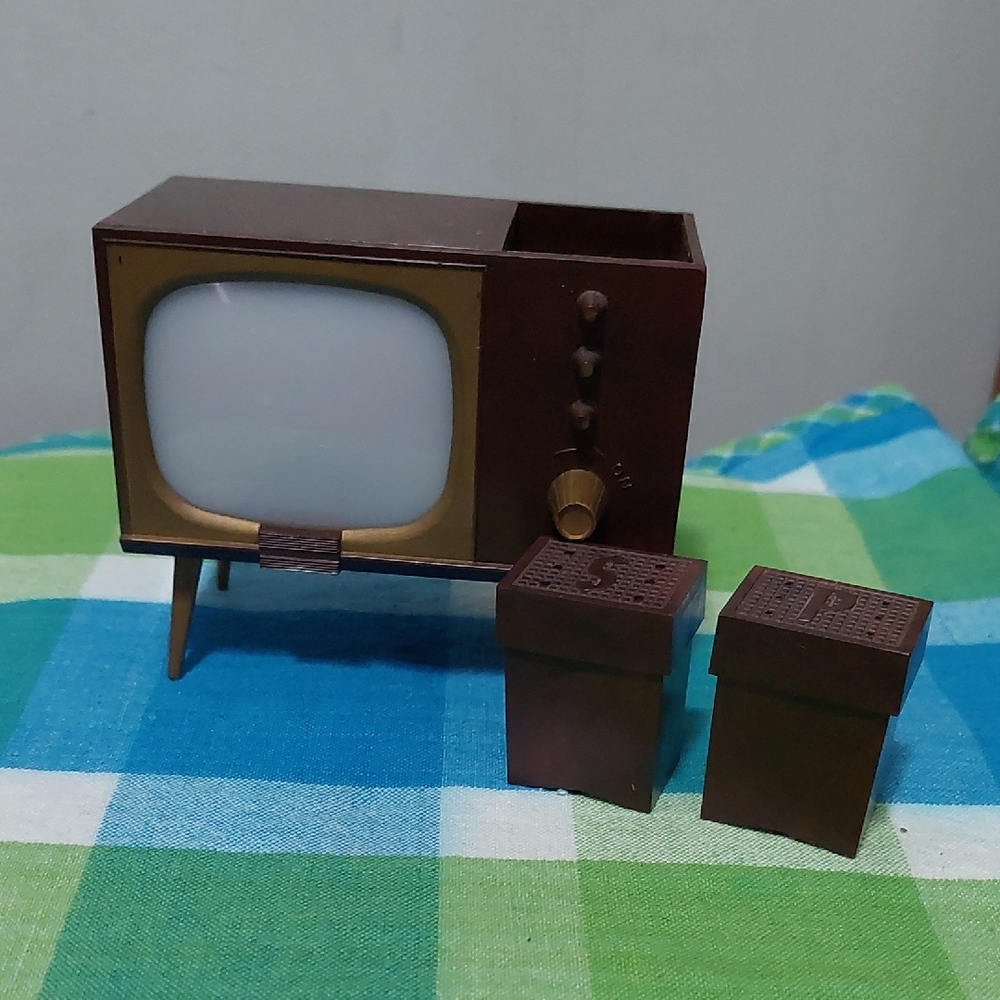 Vintage Mini  TV Salt & Pepper Set